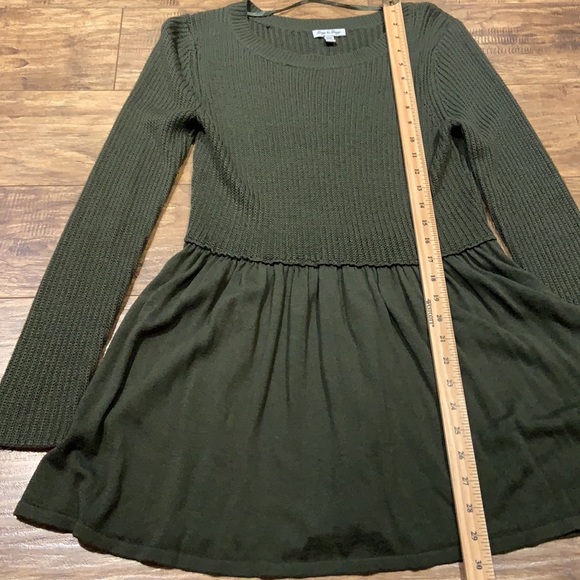 Grey & Gray green knit top with attached skirt - Picture 6 of 10